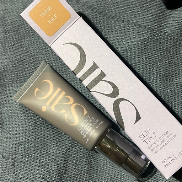 NIB Makeup Bundle - Picture 8 of 12